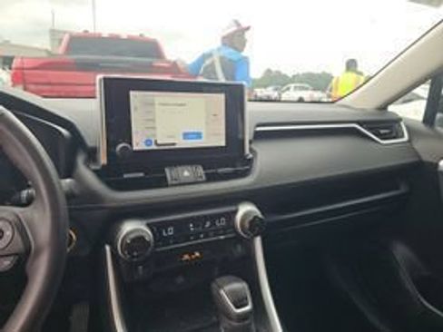 Used 2023 Toyota RAV4 XLE Premium FWD image 9