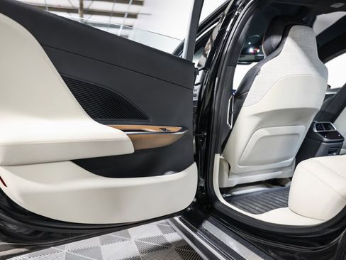 Used 2022 Lucid Air Grand Touring image 28