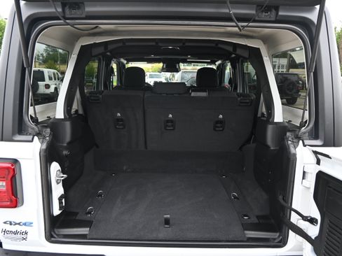 Used 2025 Jeep Wrangler Unlimited Rubicon 4xe w/ Safety Group AWD/4WD image 32