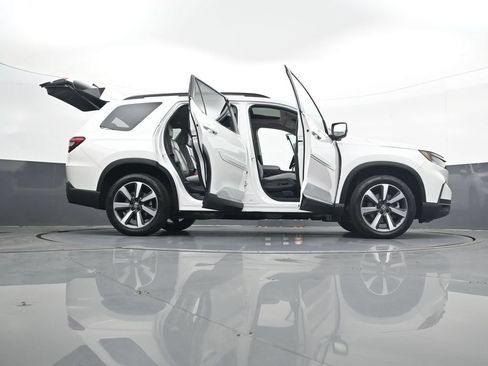 Used 2024 Honda Pilot Touring image 34
