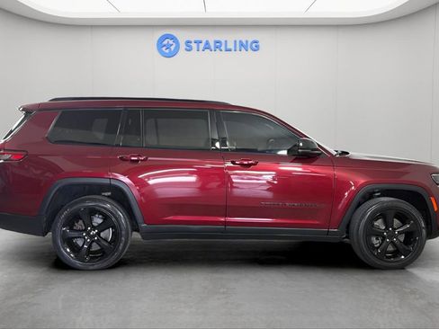Used 2022 Jeep Grand Cherokee L Laredo RWD image 11