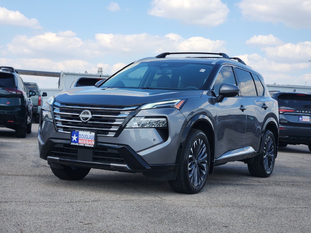 Used 2025 Nissan Rogue Platinum w/ Platinum Premium Package FWD image 2