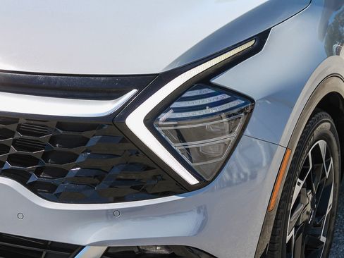 Used 2023 Kia Sportage SX image 5