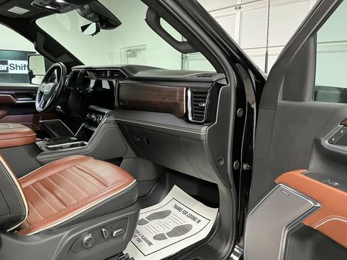 Used 2025 GMC Sierra 3500 Denali Ultimate AWD/4WD image 57