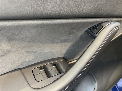 Used 2021 Tesla Model Y Long Range AWD/4WD image 15