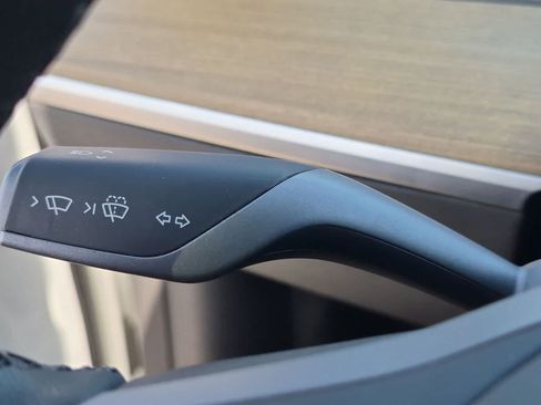 Used 2023 Tesla Model Y Long Range AWD/4WD image 27