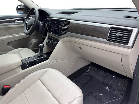 Used 2023 Volkswagen Atlas SE w/ Panoramic Sunroof Package image 55