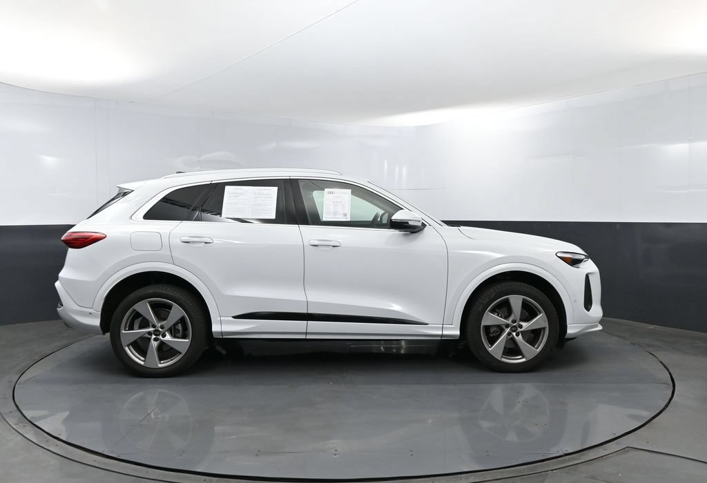 Used 2025 Audi Q5 Premium Plus w/ Premium Plus AWD/4WD image 4