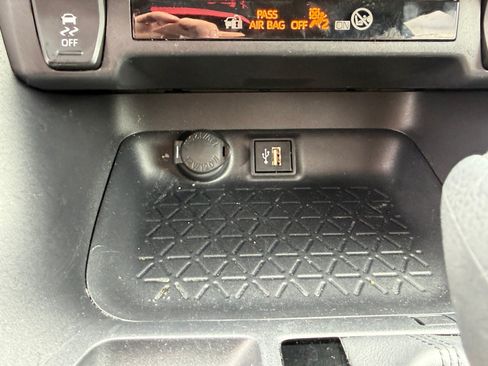Used 2025 Toyota RAV4 LE AWD/4WD image 29