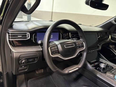 Used 2022 Jeep Wagoneer Series III w/ Rear Seat Video Group 1 image 18