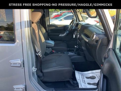 Used 2017 Jeep Wrangler Unlimited Sahara image 30