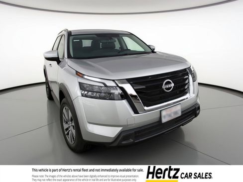 Used 2025 Nissan Pathfinder SV image 1