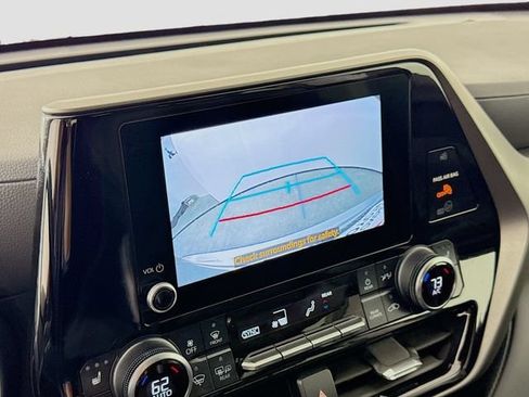 Used 2023 Toyota Highlander XLE FWD image 13