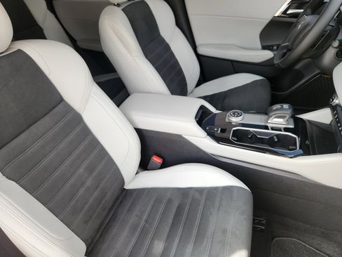Used 2025 Mitsubishi Outlander SE image 11
