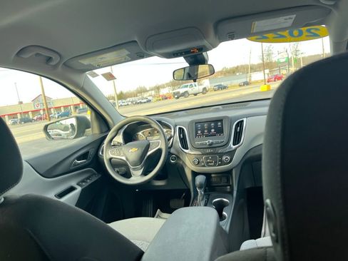 Used 2022 Chevrolet Equinox LS w/ LS Convenience Package image 25