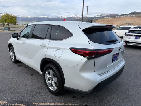 Used 2023 Toyota Highlander LE FWD image 6
