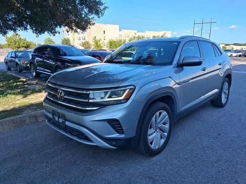 Used 2022 Volkswagen Atlas Cross Sport SE FWD image 3