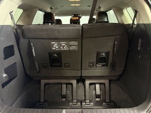Used 2025 Kia Carnival image 29