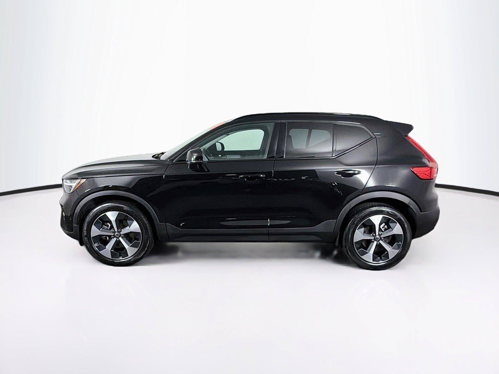 Used 2026 Volvo XC40 B5 Plus AWD/4WD image 8