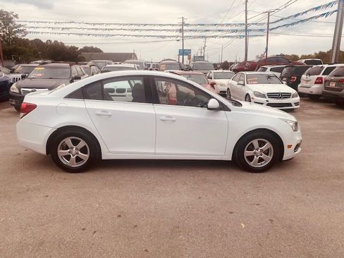 Used 2015 Chevrolet Cruze LT image 4