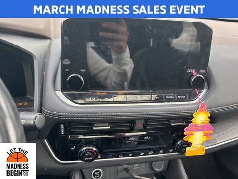 Used 2022 Nissan Rogue Platinum w/ Head-Up Display Package image 9