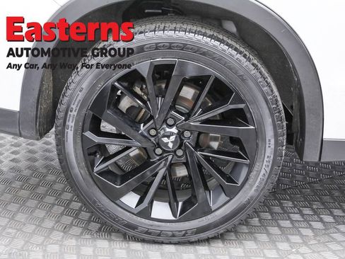 Used 2023 Mitsubishi Outlander SE image 31