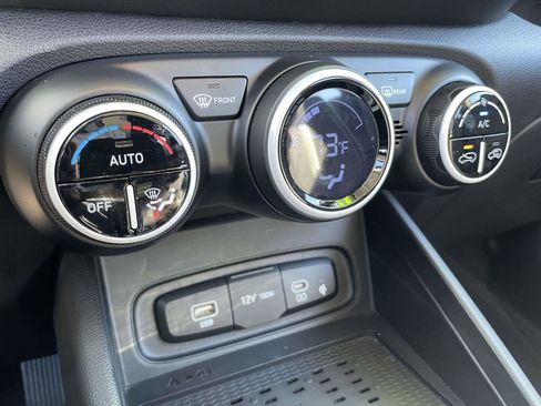 Certified 2025 Hyundai Venue Limited image 14