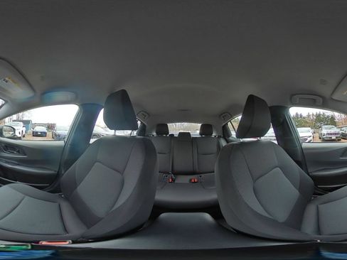 Used 2025 Toyota Prius LE FWD image 40