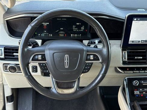 Used 2019 Lincoln Navigator Reserve image 20
