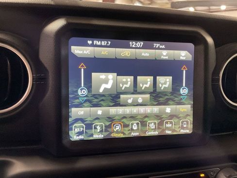 Used 2018 Jeep Wrangler Unlimited Sahara AWD/4WD image 22
