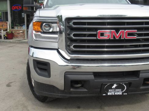Used 2017 GMC Sierra 2500 SLE w/ Suspension Package, Off-Road AWD/4WD image 3