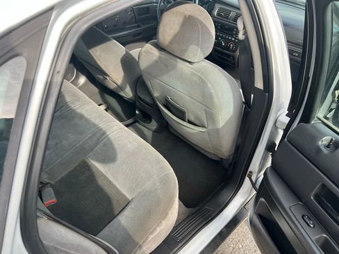 Used 2005 Ford Taurus SE image 6