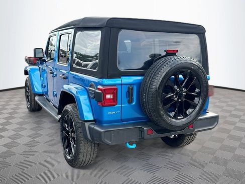 Used 2023 Jeep Wrangler Unlimited Sahara w/ Cold Weather Group image 8