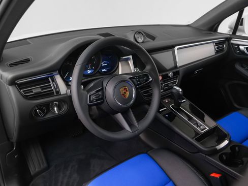 Used 2025 Porsche Macan image 4