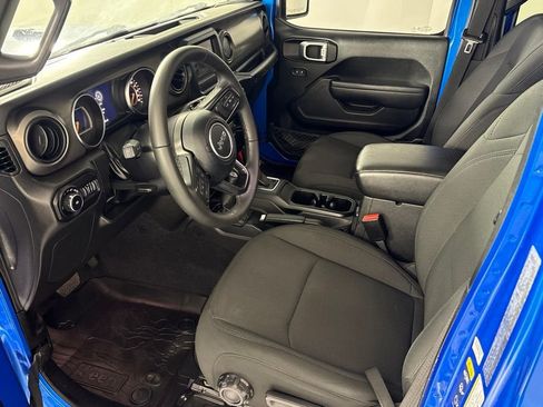 Used 2022 Jeep Wrangler Unlimited Sport AWD/4WD image 23