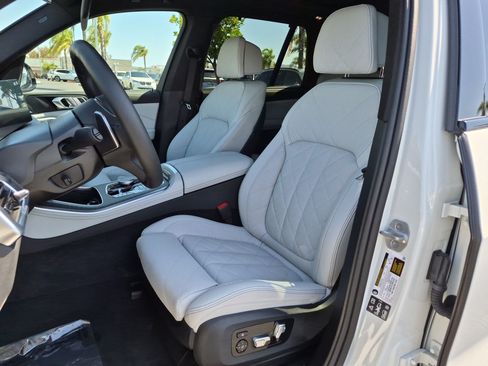 Used 2026 BMW X5 xDrive40i w/ M Sport Package AWD/4WD image 16