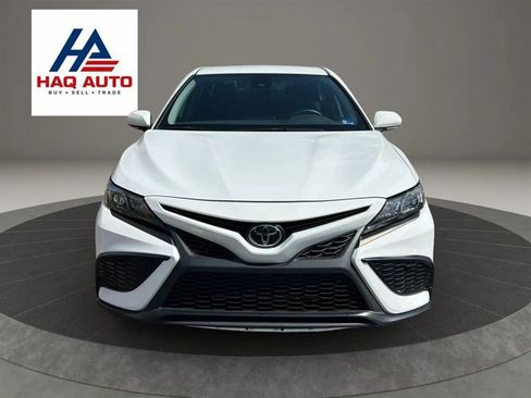 Used 2023 Toyota Camry SE FWD image 2