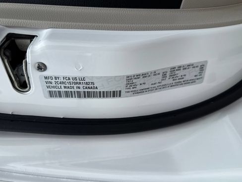 Used 2024 Chrysler Pacifica Limited FWD image 30