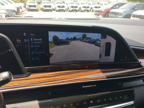 Used 2023 Cadillac Escalade Premium Luxury w/ LPO, Radiant Package AWD/4WD image 16