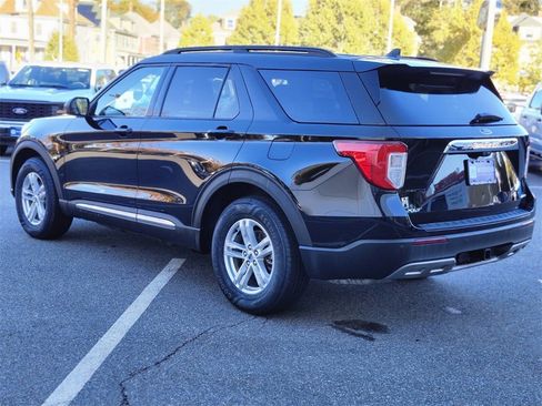 Used 2022 Ford Explorer XLT w/ Equipment Group 202A image 3
