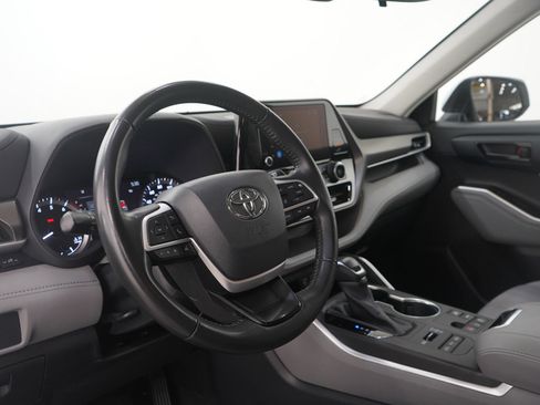 Used 2023 Toyota Highlander LE image 27