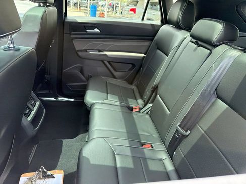 Used 2022 Volkswagen Atlas Cross Sport SE FWD image 31