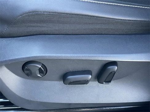 Used 2022 Volkswagen Tiguan SE image 20