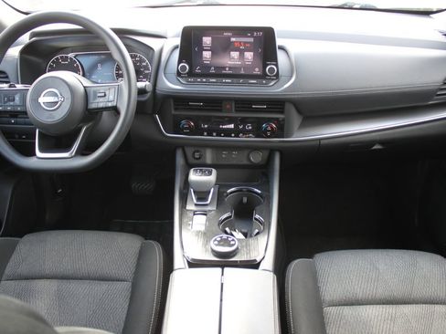 Used 2024 Nissan Rogue SV image 8