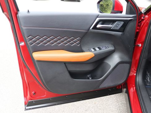 Used 2025 Mitsubishi Outlander 4WD Plug-In Hybrid image 10