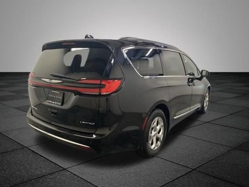 Used 2023 Chrysler Pacifica Limited FWD image 7