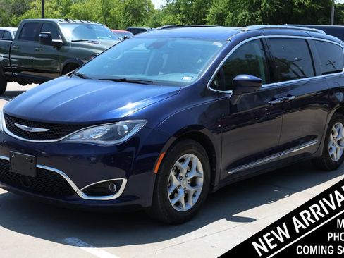 Used 2019 Chrysler Pacifica Touring-L Plus FWD image 1