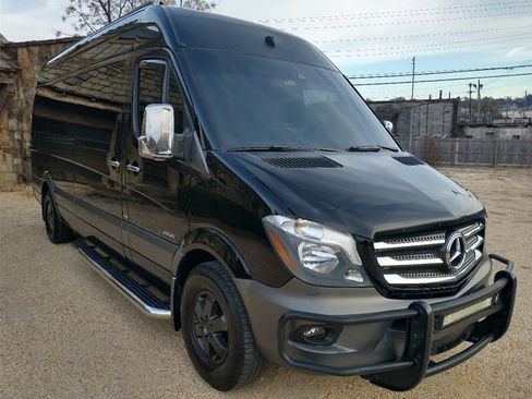 Used 2014 Mercedes-Benz Sprinter 2500 image 2