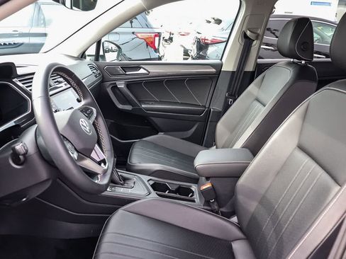 Used 2022 Volkswagen Tiguan SE image 19