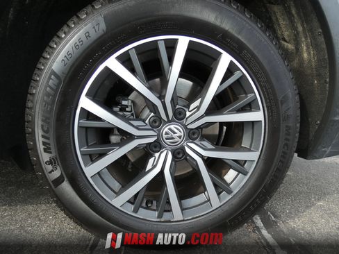 Used 2020 Volkswagen Tiguan SE w/ Panoramic Sunroof Package FWD image 21